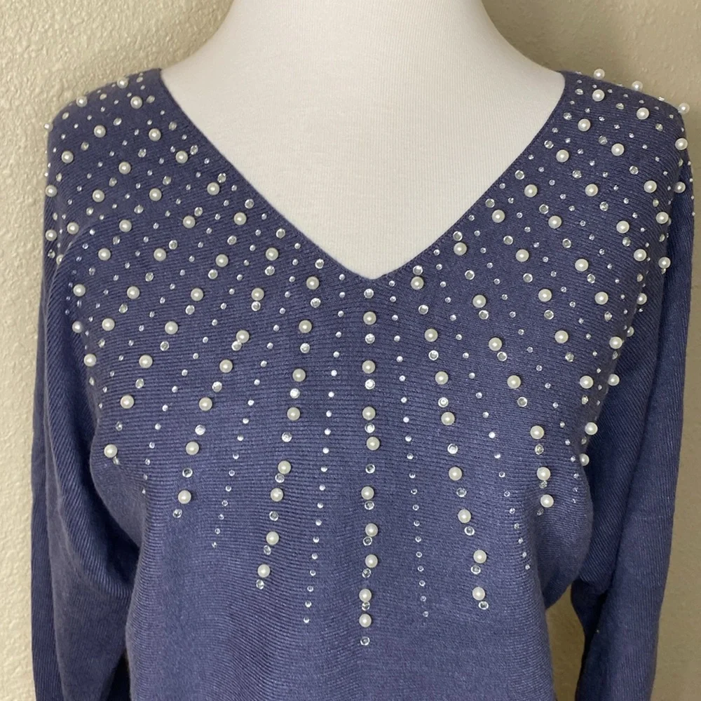 NWT Liv Milano V-neck Sweater Embellished with Rhinestones & Pearls Size XL - Picture 2 of 10